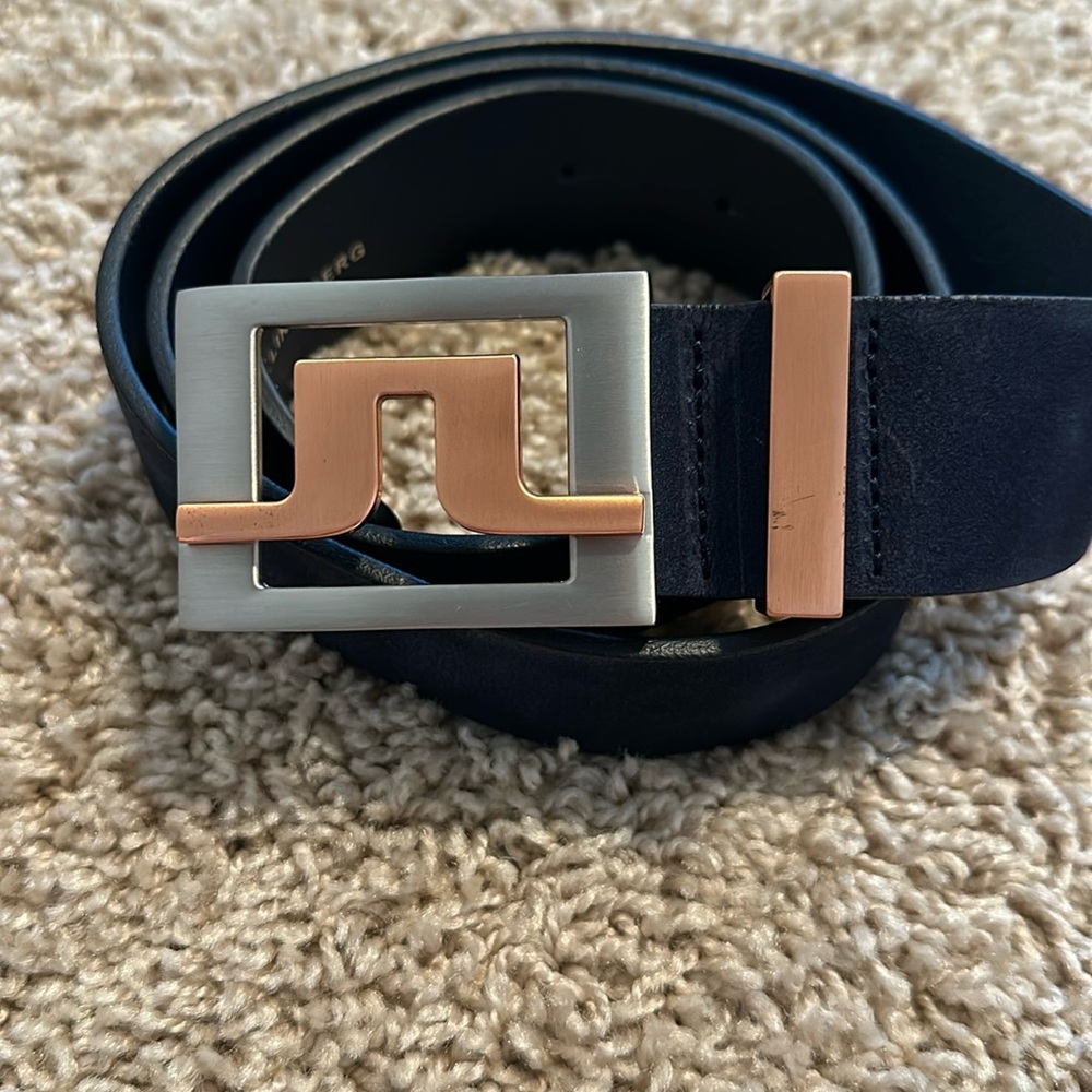 J Lindeberg Size 32 Navy blue Leather Golf Belt Silver and Golden Buckle